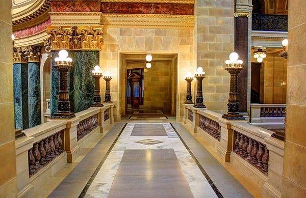 Quels sont les services et les équipements proposés par l'Hôtel 4 étoiles en France ?