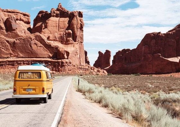 Les avantages et les inconvénients d'un road trip par rapport à un voyage classique